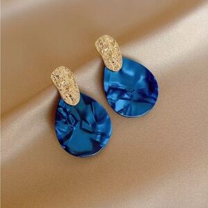 BRAND NEW 🩵 SUPER CHIC Modern Textured Metal Water Drop Earrings